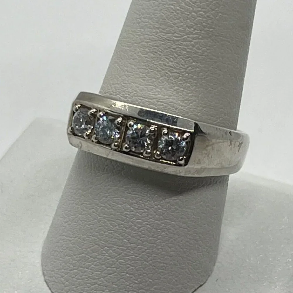 925 STERLING SILVER  CZ RING   SIZE 9